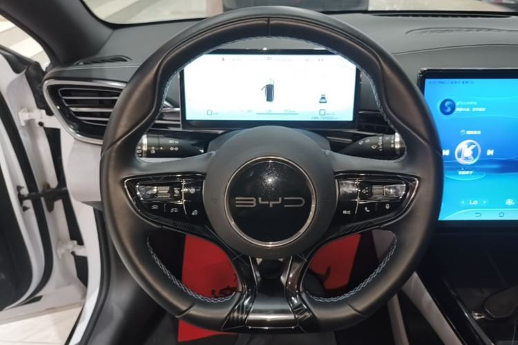 Used BYD Seal 2022 550 km Standard Range Rear-Wheel Drive Prestige Version Steering Wheel
