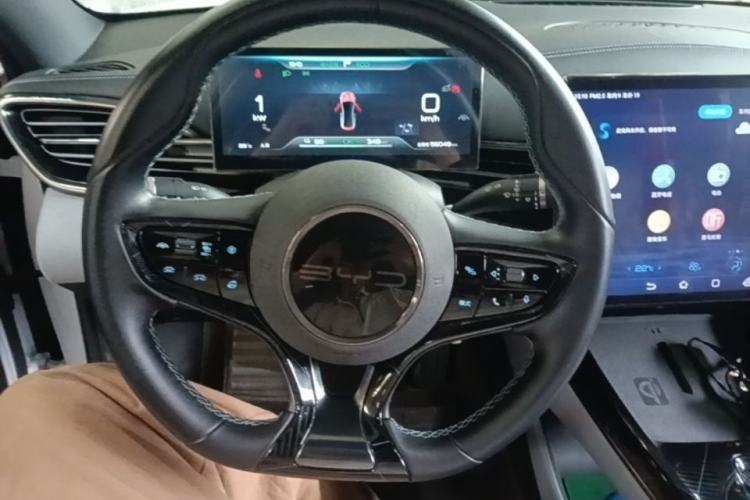 Used BYD Seal 2022 550 km Standard Range Rear-Wheel Drive Elite Version Steering Wheel
