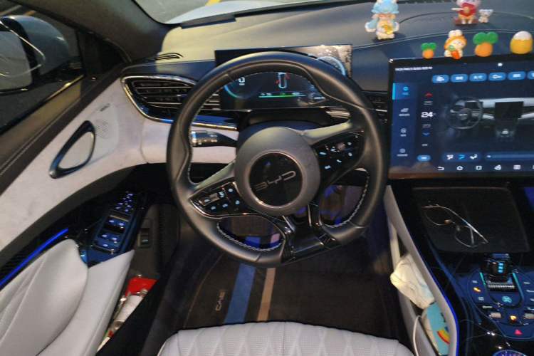 Used BYD Seal 2022 550 km Standard Range Rear-Wheel Drive Prestige Version Steering Wheel