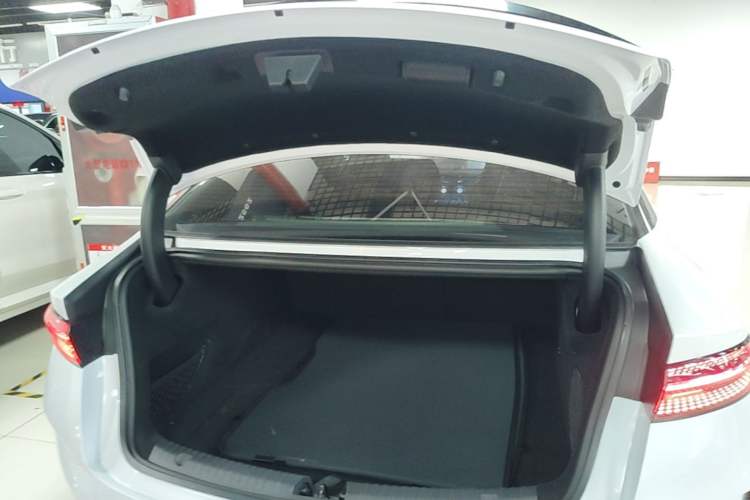 Used BYD Seal 2022 550 km Standard Range Rear-Wheel Drive Prestige Version Trunk