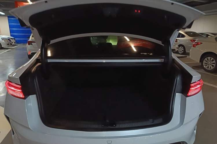 Used BYD Seal 2022 700 km Long-Range Rear-Wheel-Drive Version Trunk