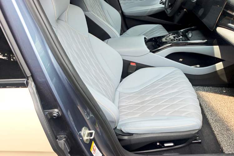 Used BYD Seal 2022 700 km Long-Range Rear-Wheel-Drive Version Right Front Seat