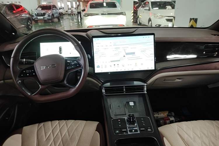 Used BYD Seal 2023 DM-i 1.5T 121km Flagship Model Audio And AC Panel