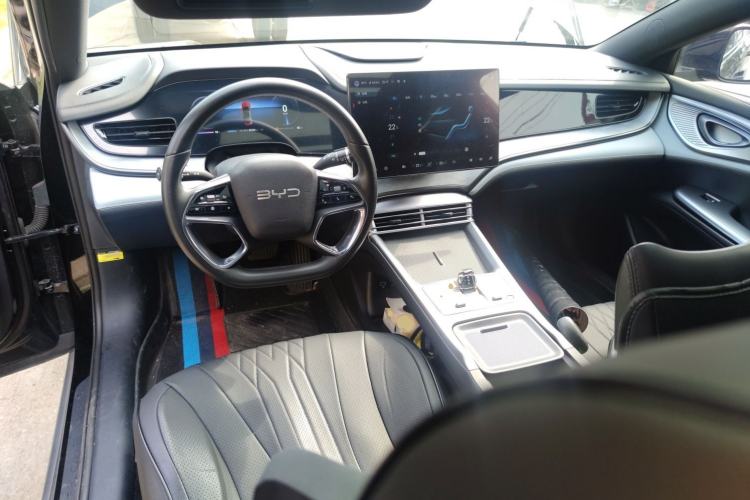 Used BYD Seal 2023 DM-i 1.5L 121km Luxury Model Center Console