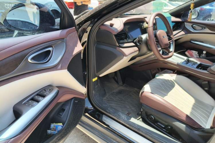 Used BYD Seal 2023 DM-i 1.5T 121km Flagship Model Driver Seat
