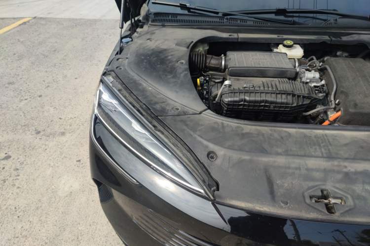 Used BYD Seal 2023 DM-i 1.5L 121km Luxury Model Engine Bay Right