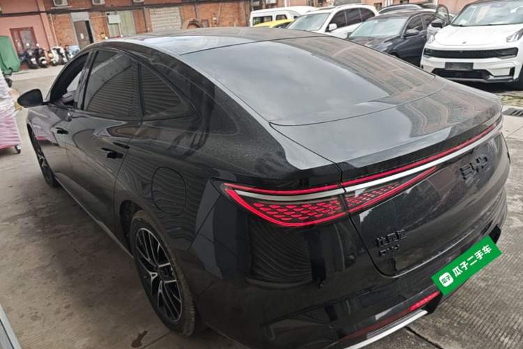 Used BYD Seal 2023 DM-i 1.5T 121km Prestige Model Exterior 2