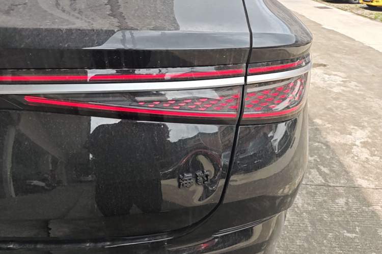 Used BYD Seal 2023 DM-i 1.5T 121km Prestige Model Exterior 3