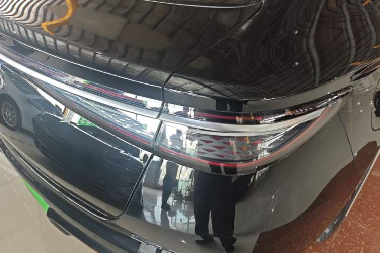 Used BYD Seal 2023 DM-i 1.5T 121km Prestige Model Exterior 3