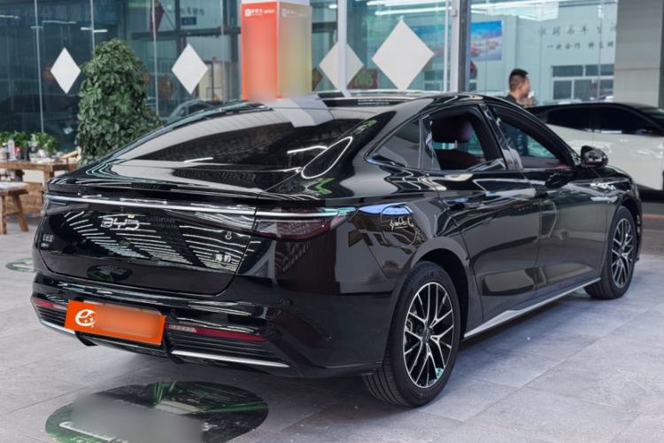 Used BYD Seal 2023 DM-i 1.5T 121km Prestige Model Exterior 5