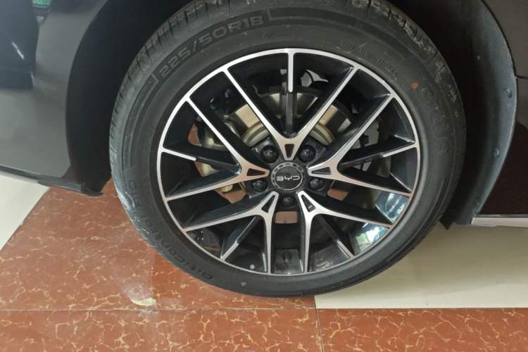 Used BYD Seal 2023 DM-i 1.5T 121km Prestige Model Exterior 5