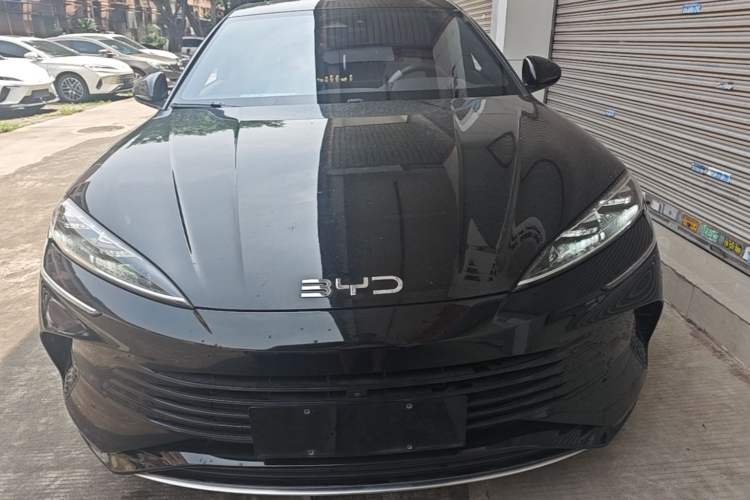 Used BYD Seal 2023 DM-i 1.5T 121km Prestige Model Front