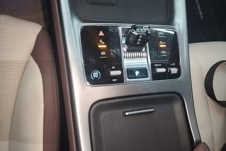 Used BYD Seal 2023 DM-i 1.5T 121km Prestige Model Gear Lever