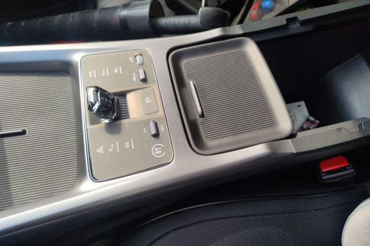 Used BYD Seal 2023 DM-i 1.5L 121km Luxury Model Gear Lever