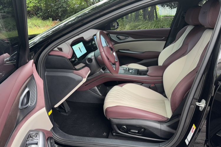 Used BYD Seal 2023 DM-i 1.5T 121km Flagship Model Interior 1