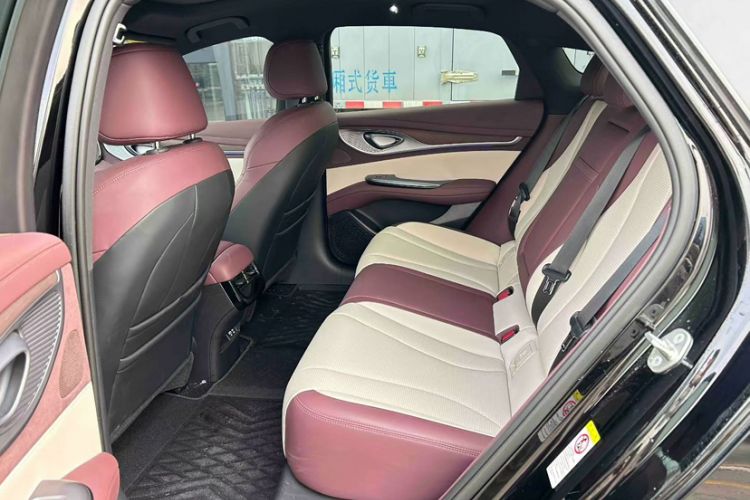 Used BYD Seal 2023 DM-i 1.5L 121km Prestige Model Interior 2