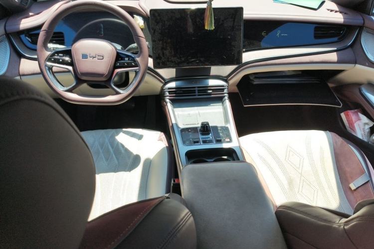 Used BYD Seal 2023 DM-i 1.5T 121km Flagship Model Interior 2