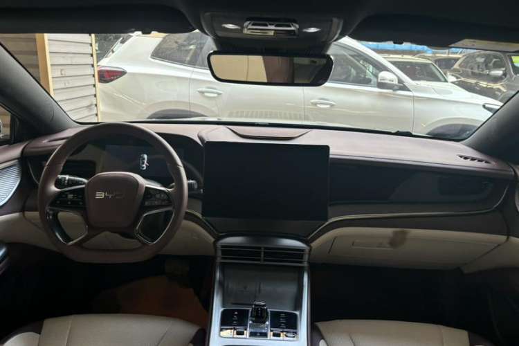 Used BYD Seal 2023 DM-i 1.5L 121km Prestige Model Interior 2
