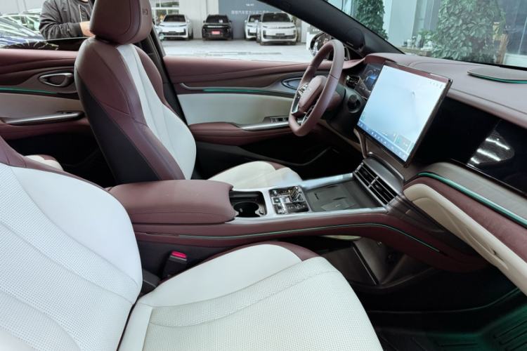 Used BYD Seal 2023 DM-i 1.5T 121km Prestige Model Interior 3