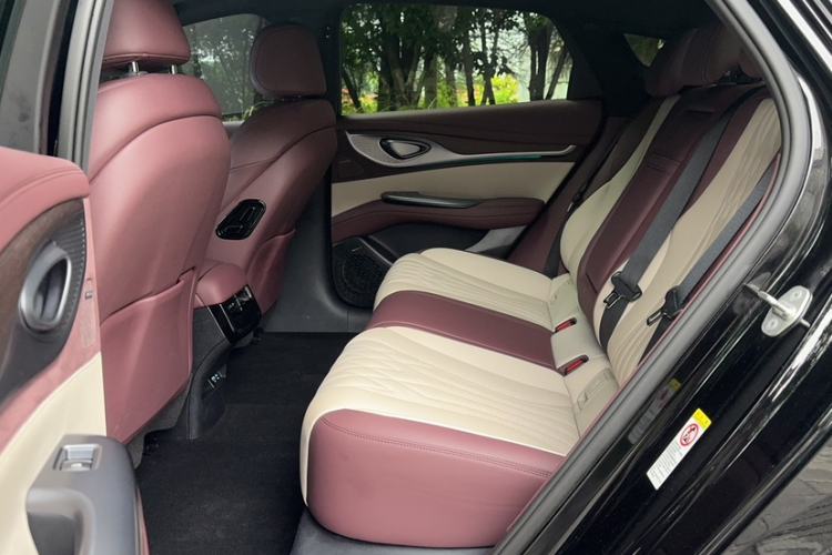 Used BYD Seal 2023 DM-i 1.5T 121km Flagship Model Interior 3