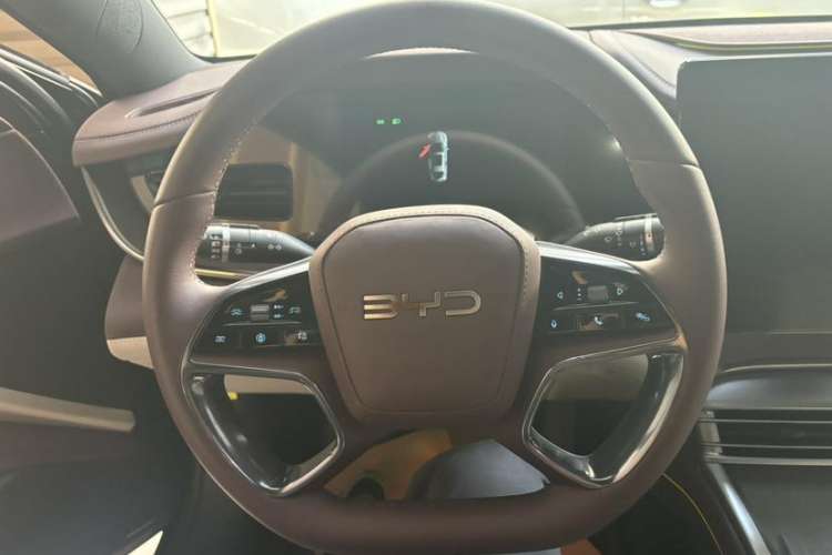Used BYD Seal 2023 DM-i 1.5L 121km Prestige Model Interior 3