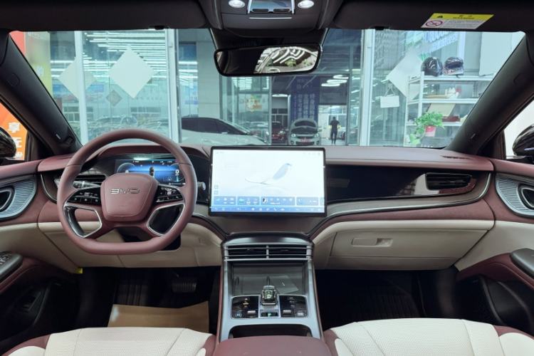 Used BYD Seal 2023 DM-i 1.5T 121km Prestige Model Interior 4
