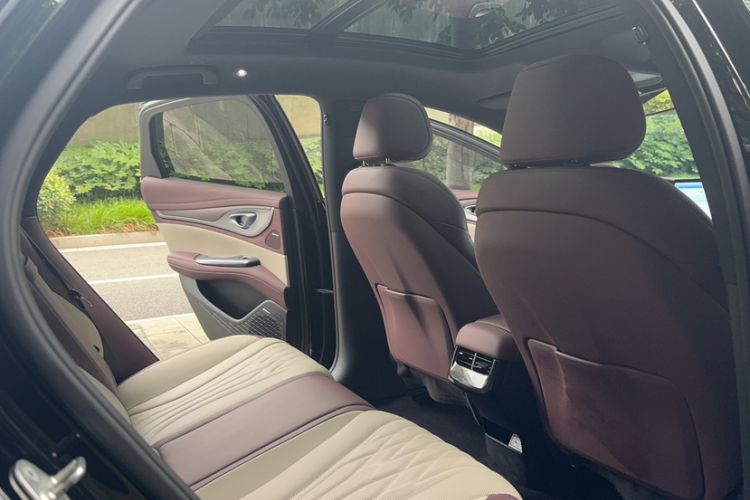Used BYD Seal 2023 DM-i 1.5T 121km Flagship Model Interior 4
