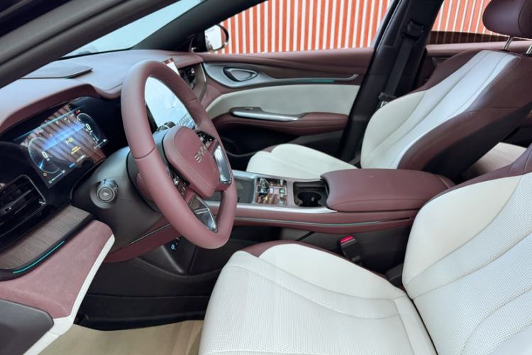 Used BYD Seal 2023 DM-i 1.5T 121km Prestige Model Interior 5