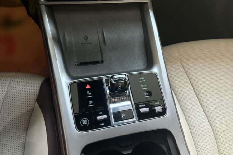 Used BYD Seal 2023 DM-i 1.5L 121km Prestige Model Interior 5