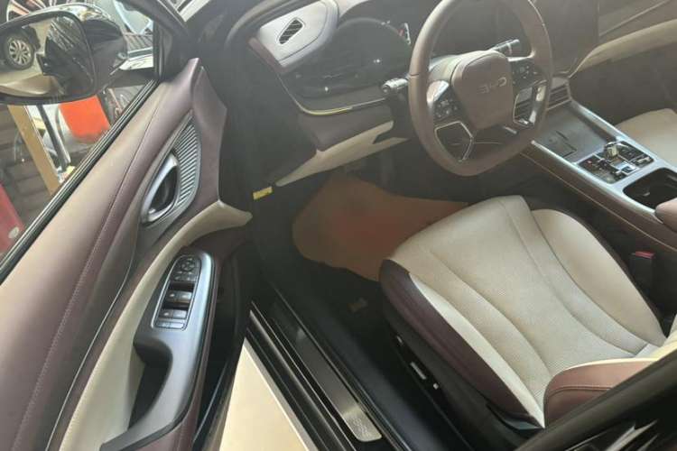 Used BYD Seal 2023 DM-i 1.5L 121km Prestige Model Interior 8