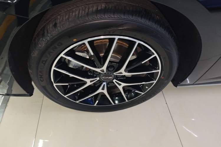 Used BYD Seal 2023 DM-i 1.5T 121km Prestige Model Left Front Wheel Hub