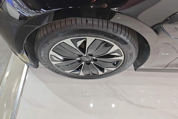 Used BYD Seal 2023 Champion Edition 550km Prestige Model Left Front Wheel Hub