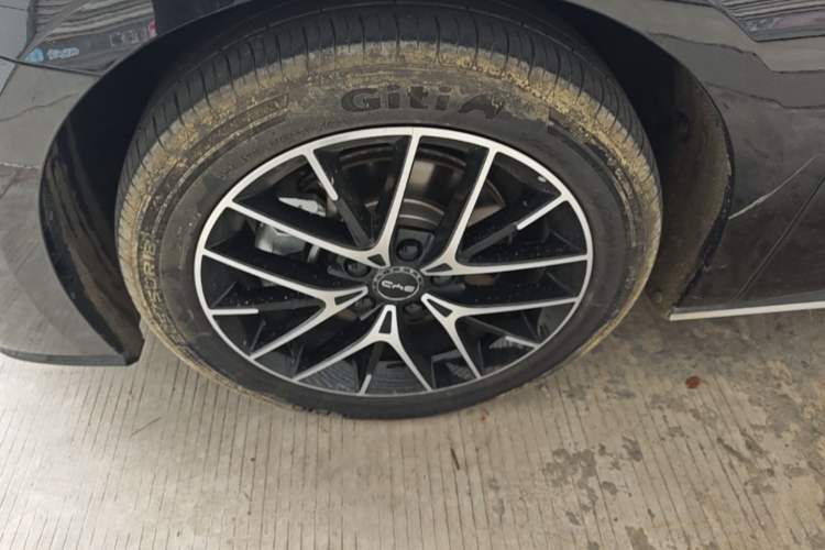 Used BYD Seal 2023 DM-i 1.5T 121km Prestige Model Left Front Wheel Hub