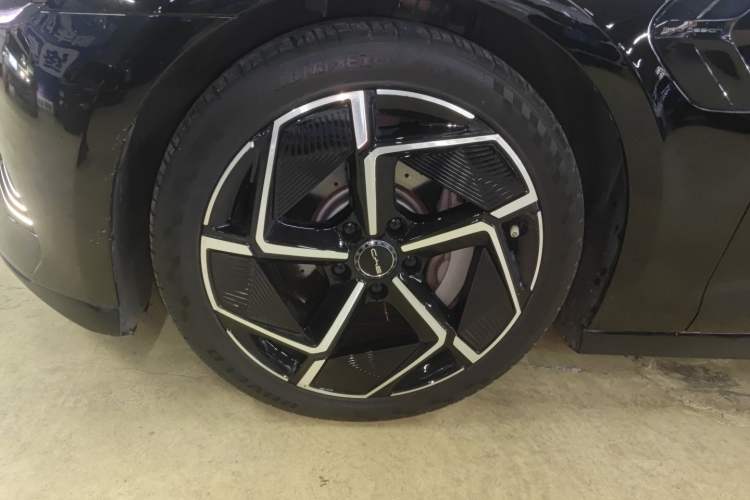 Used BYD Seal 2023 Champion Edition 700km Performance Version Left Front Wheel Hub