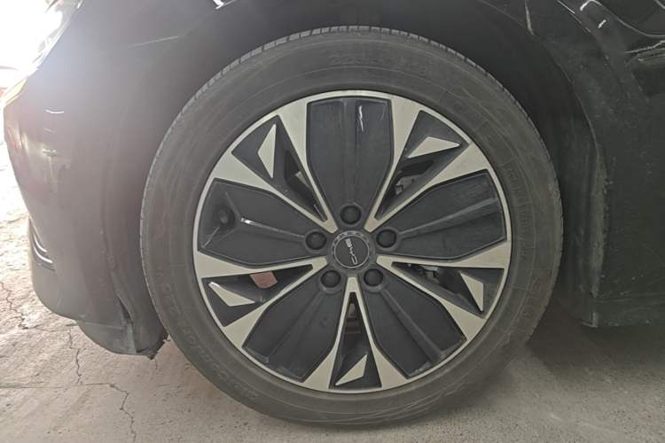 Used BYD Seal 2023 Champion Edition 550km Elite Model Left Front Wheel Hub