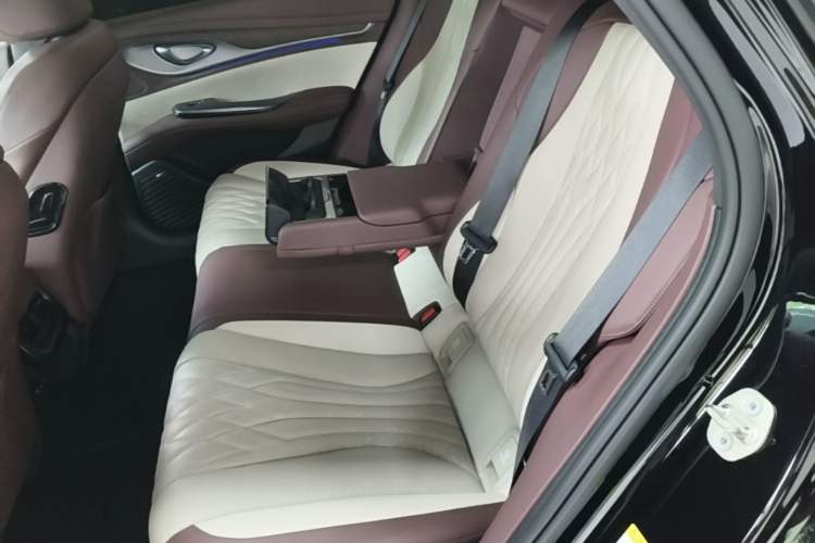 Used BYD Seal 2023 DM-i 1.5T 121km Flagship Model Left Rear Seat