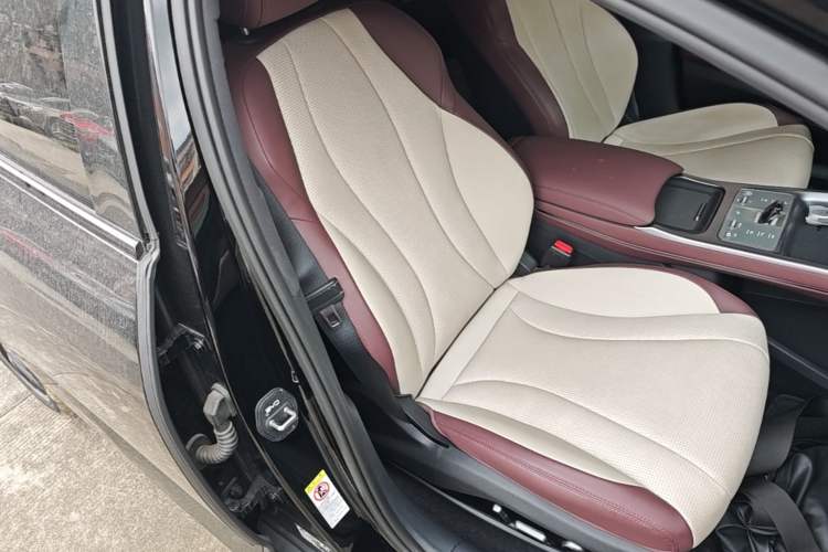 Used BYD Seal 2023 DM-i 1.5T 121km Prestige Model Right Front Seat