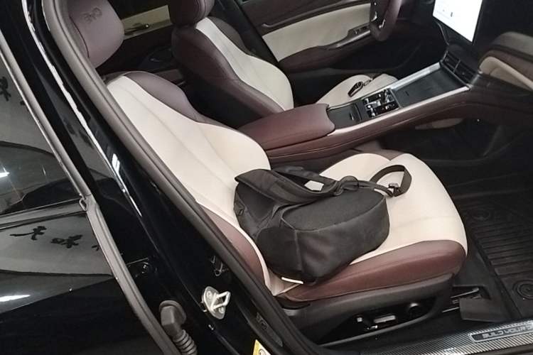 Used BYD Seal 2023 DM-i 1.5T 121km Prestige Model Right Front Seat