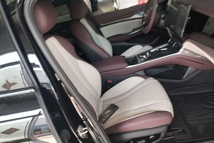 Used BYD Seal 2023 DM-i 1.5T 121km Prestige Model Right Front Seat