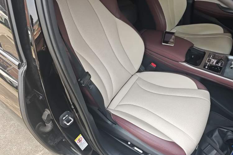 Used BYD Seal 2023 DM-i 1.5T 121km Prestige Model Right Front Seat