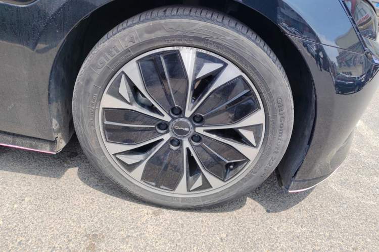 Used BYD Seal 2023 Champion Edition 700km Deluxe Model Right Front Wheel Hub
