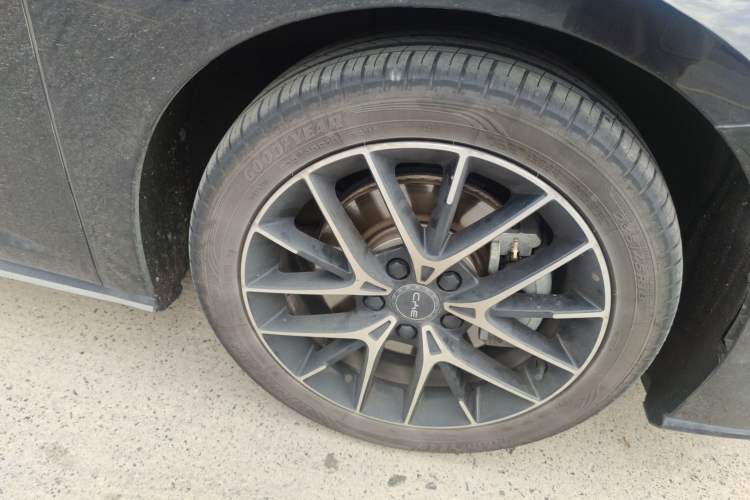 Used BYD Seal 2023 DM-i 1.5L 121km Luxury Model Right Front Wheel Hub