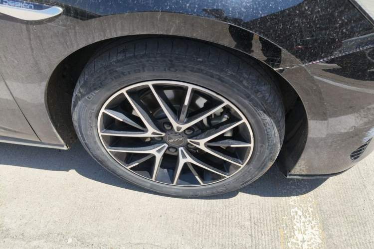 Used BYD Seal 2023 DM-i 1.5T 121km Flagship Model Right Front Wheel Hub