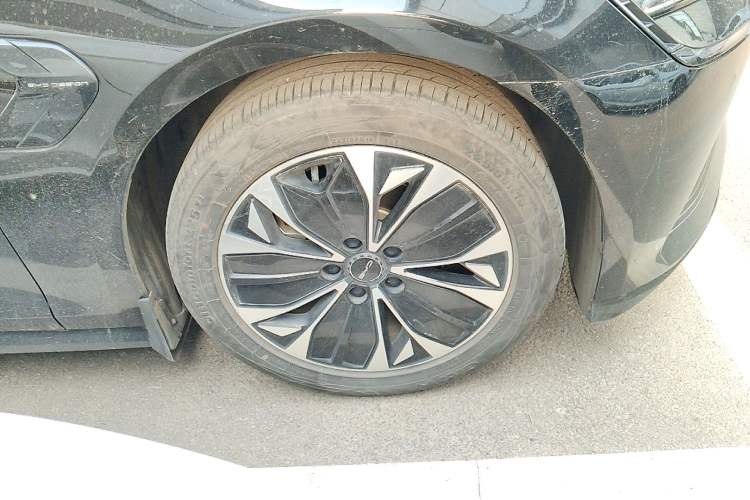 Used BYD Seal 2023 Champion Edition 550km Elite Model Right Front Wheel Hub