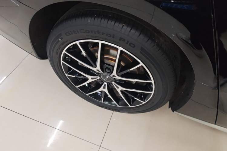Used BYD Seal 2023 DM-i 1.5T 121km Prestige Model Right Rear Wheel Hub