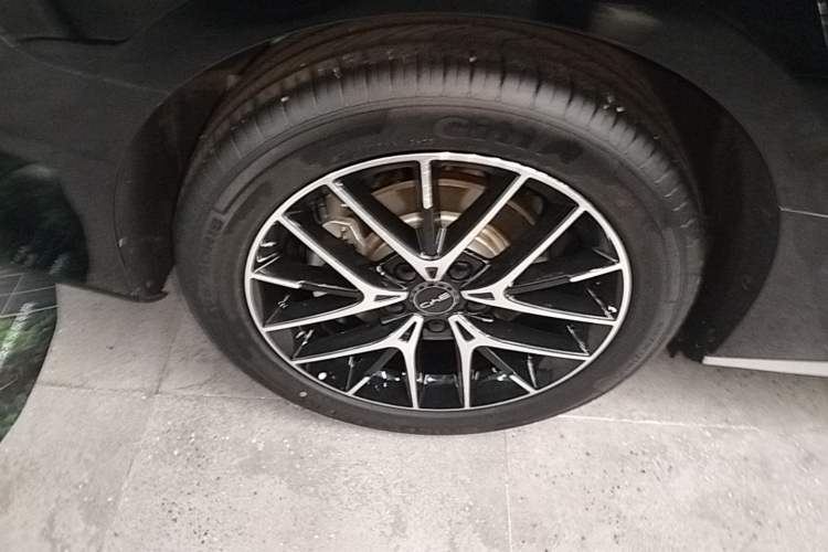 Used BYD Seal 2023 DM-i 1.5T 121km Prestige Model Right Rear Wheel Hub