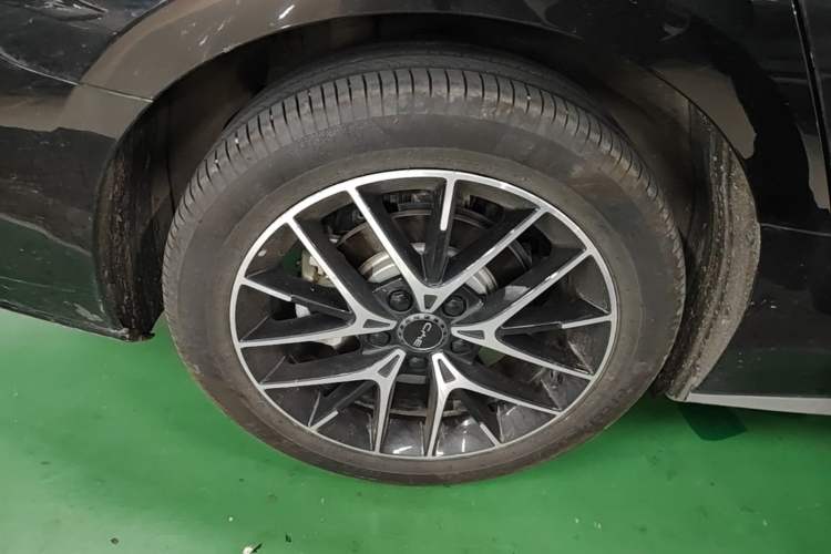 Used BYD Seal 2023 DM-i 1.5T 121km Flagship Model Right Rear Wheel Hub