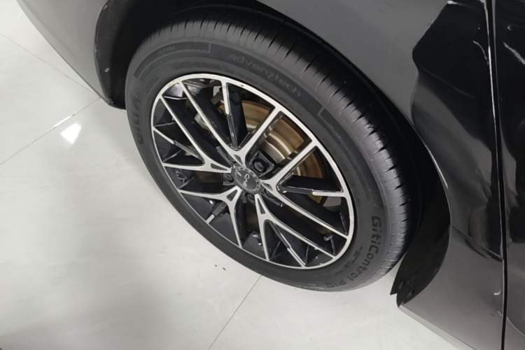 Used BYD Seal 2023 DM-i 1.5T 121km Flagship Model Right Rear Wheel Hub