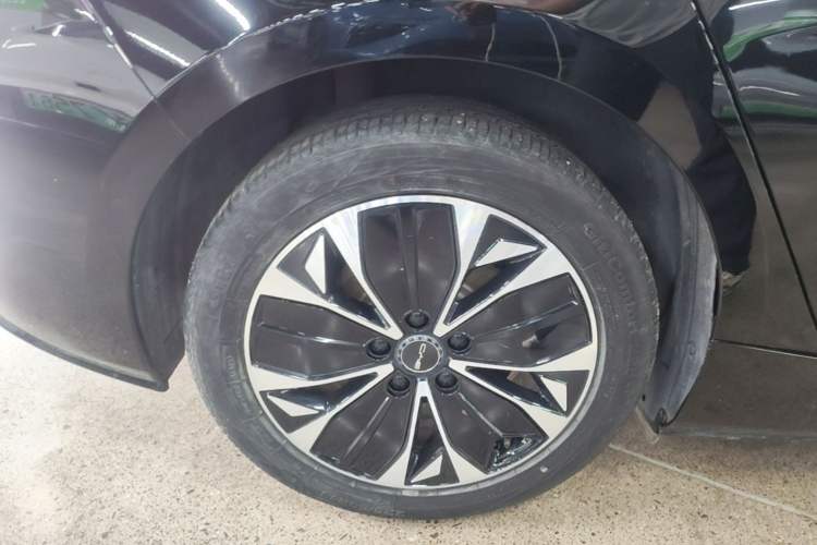 Used BYD Seal 2023 Champion Edition 550km Elite Model Right Rear Wheel Hub