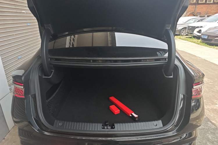 Used BYD Seal 2023 DM-i 1.5T 121km Prestige Model Trunk
